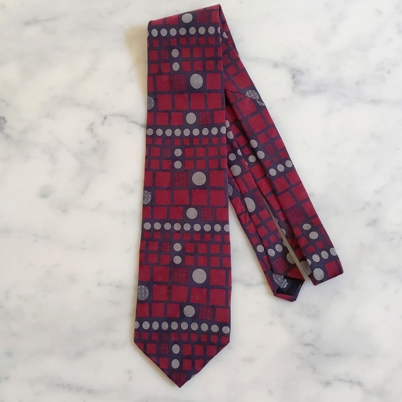 NWOT. Kenneth Cole Reaction 100% Silk Tie with Multicolor Design Pattern. - Picture 2 of 5